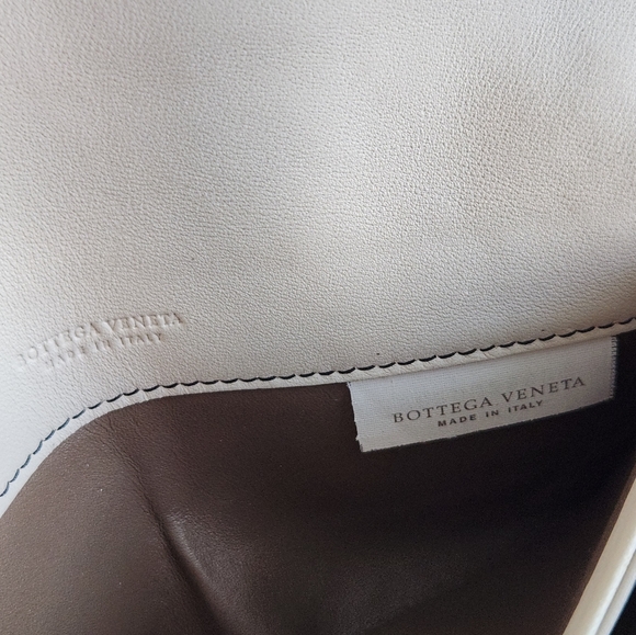 BOTTEGA VENETA Intrecciato Lambskin Leather Wallet - Picture 10 of 11